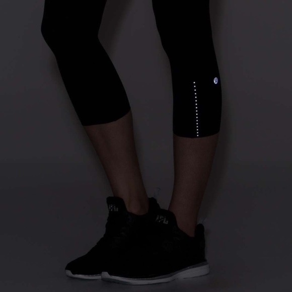LULULEMON Fast and Free Reflective Crop II Leggings 19” in Black - Picture 5 of 11